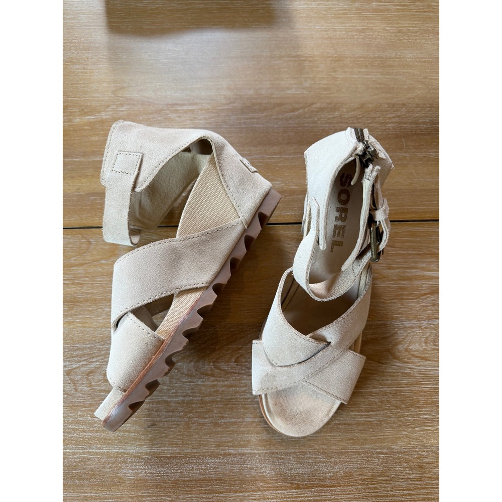 Sorel Joanie II Wedge Sandals Womens 8 Beige Suede Cross Strap Back Zip